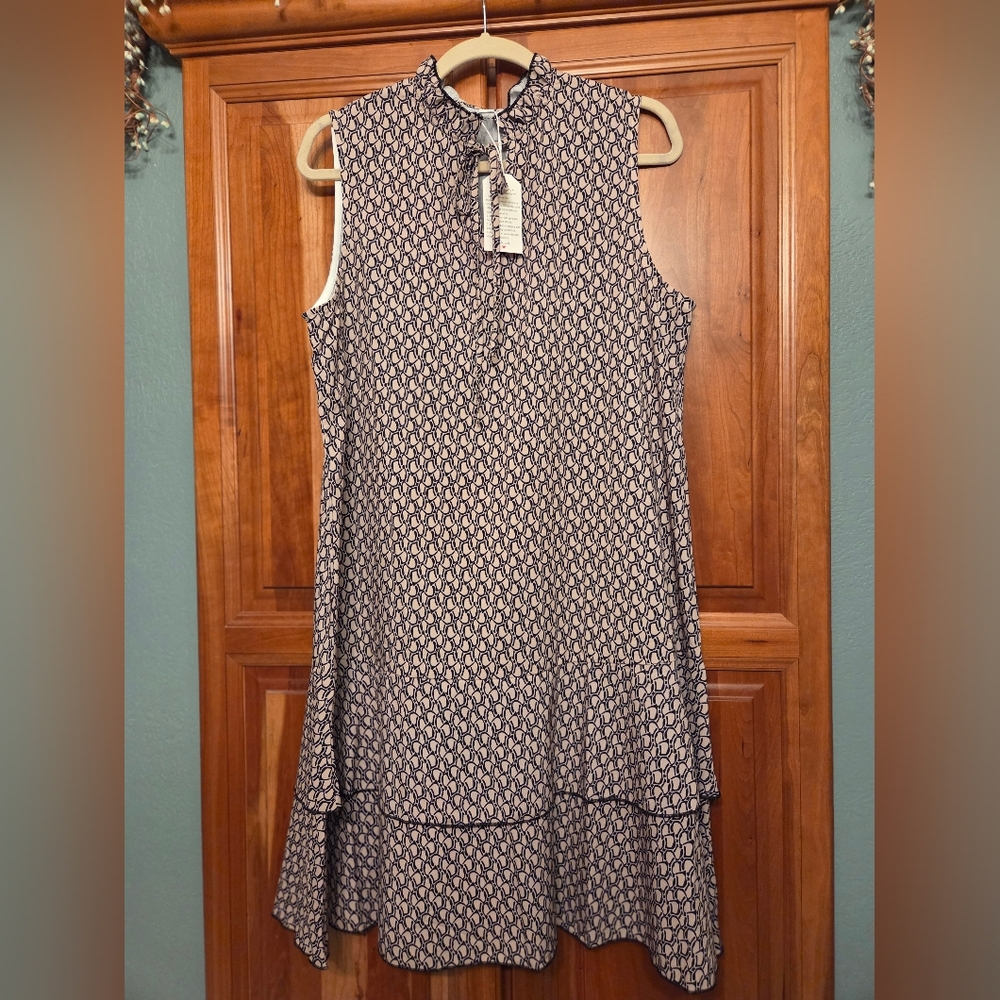 Elegant Black and Tan Patterned Dress